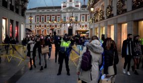 إسبانيا تسجل عدد إصابات قياسيا بكوفيد خلال 24 ساعة وأوميكرون توسع انتشارها