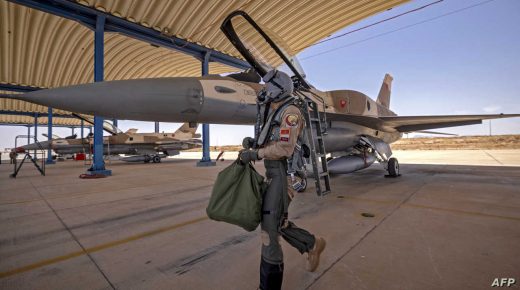 A Moroccan Air Force personnel disembarks after landing at an airbase in Ben Guerir, about 58 kilometres north of Marrakesh, during the "African Lion" military exercise on June 14, 2021. (Photo by FADEL SENNA / AFP)
