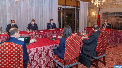 الملك محمد السادس يترأس جلسة عمل خُصِصَت للميثاق الجديد للاستثمار.. ويدعو لدعم مشاريع صناعات الدفاع والصناعة الصيدلانية