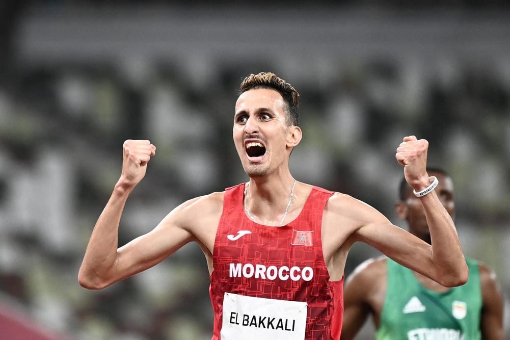 العداء المغربي سفيان البقالي يفوز بسباق 3000 متر موانع بالدوري الماسي لألعاب القوى