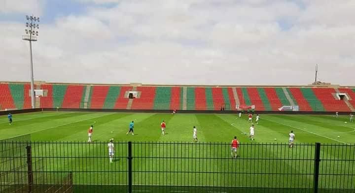 ملعب العيون بالصحراء المغربية يتزين لاحتضان مباراة السوبر الافريقي