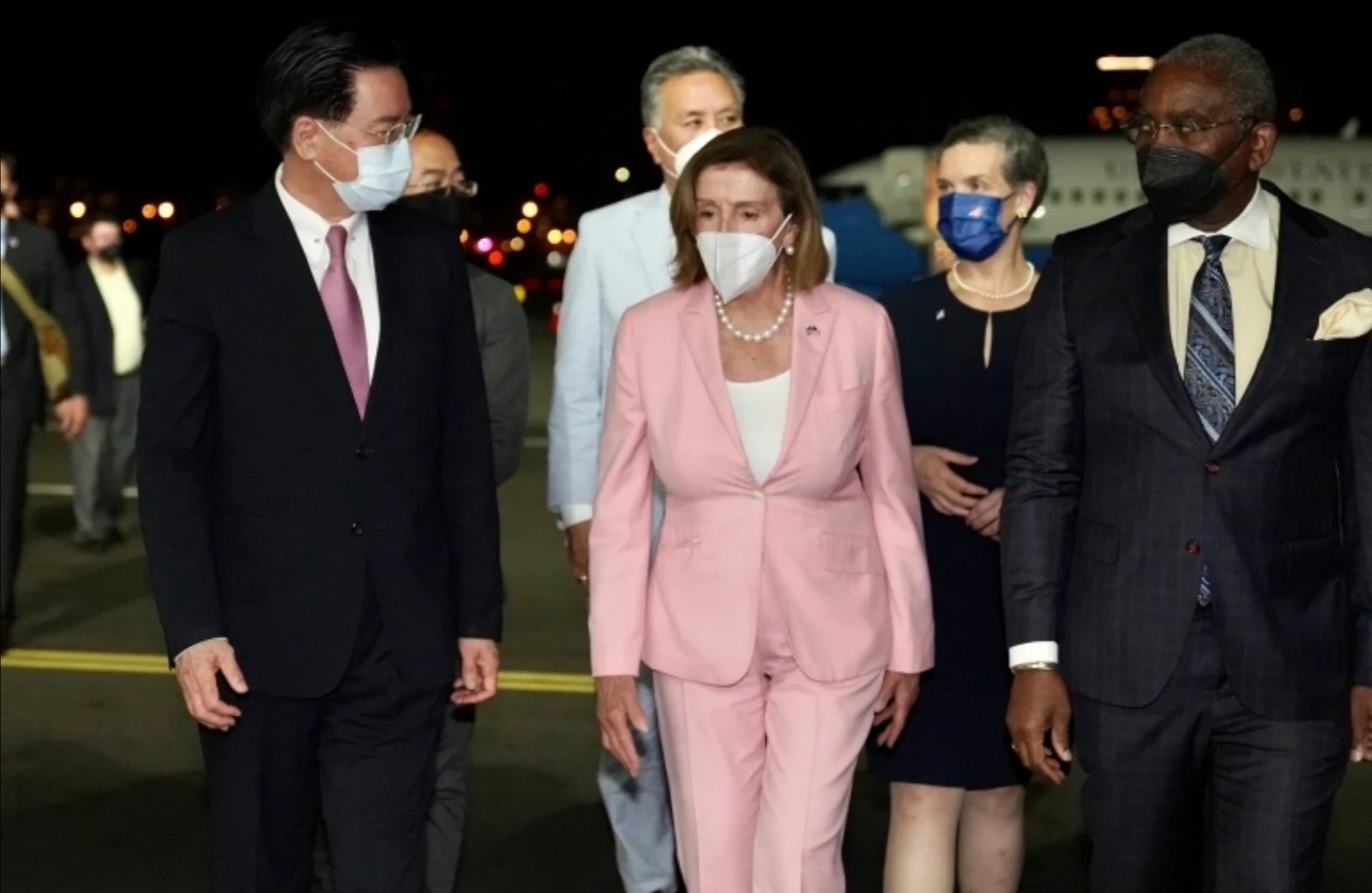 بيلوسي تغادر تايوان بعد زيارة فاقمت التوترات مع الصين