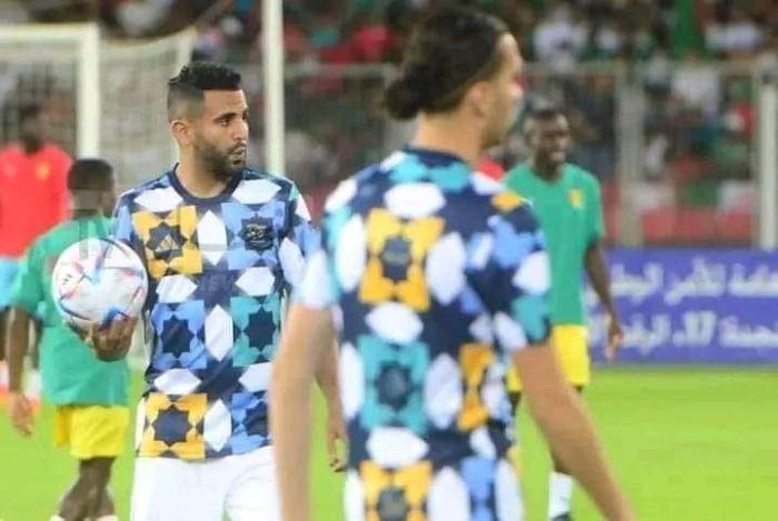 المغرب يُنذر شركة “أديداس” بسبب استعمالها الزليج في قميص المنتخب الجزائري