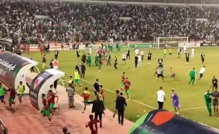 الإتحاد العربي لكرة القدم يغرم الجزائر 145 ألف دولار ويوقف لاعباً واحداً بعد أحداث ملعب وهران