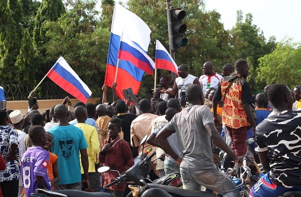 الانقلاب في بوركينا فاسو يزيد إضعاف نفوذ فرنسا في إفريقيا
