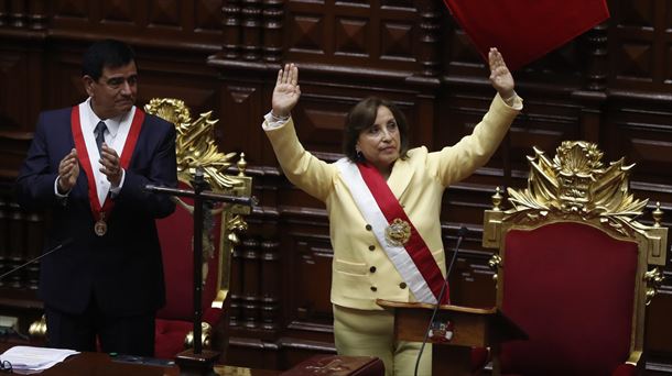 بيرو تنتخب رئيسةً جديدة مقربة من المغرب بعد القبض على الرئيس المخلوع الموالي للبوليزاريو
