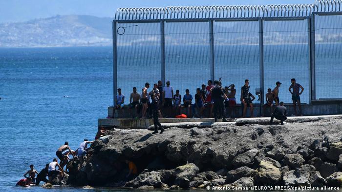 صحافة إسبانية: الاتفاق مع المغرب يحافظ على الهجرة رغم عدم توقف المهاجرين السريين