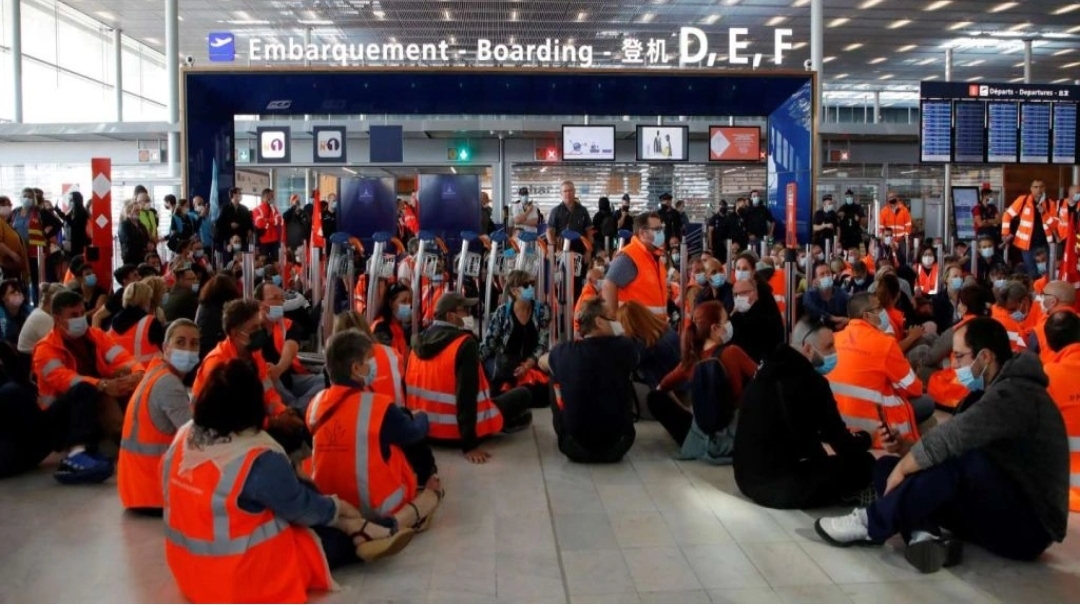 إضراب جديد بفرنسا وراء إلغاء “لارام” رحلاتها من وإلى باريس
