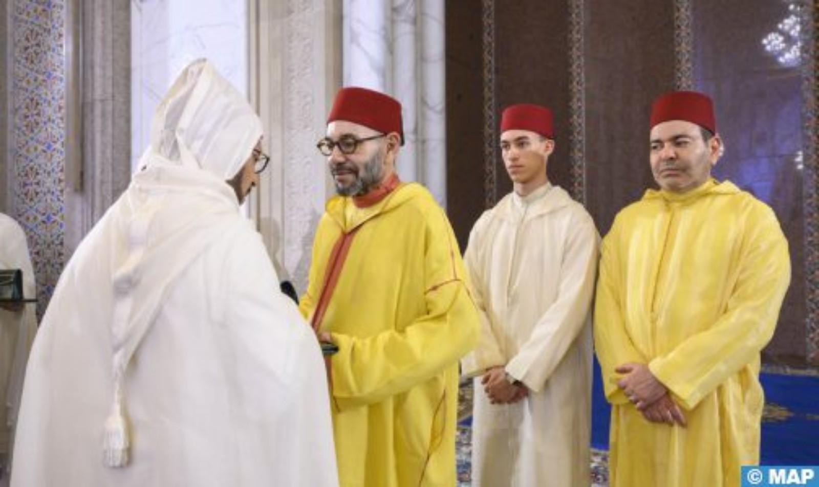 أمير المؤمنين يترأس بمسجد الحسن الثاني بالدار البيضاء حفلا دينيا إحياء لليلة القدر المباركة