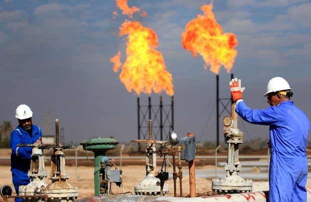 A picture taken on December 14, 2017 shows the Bin Omar natural gas facility, part of the Basra Gas Company, north of the southern Iraqi port of Basra. / AFP PHOTO / HAIDAR MOHAMMED ALI