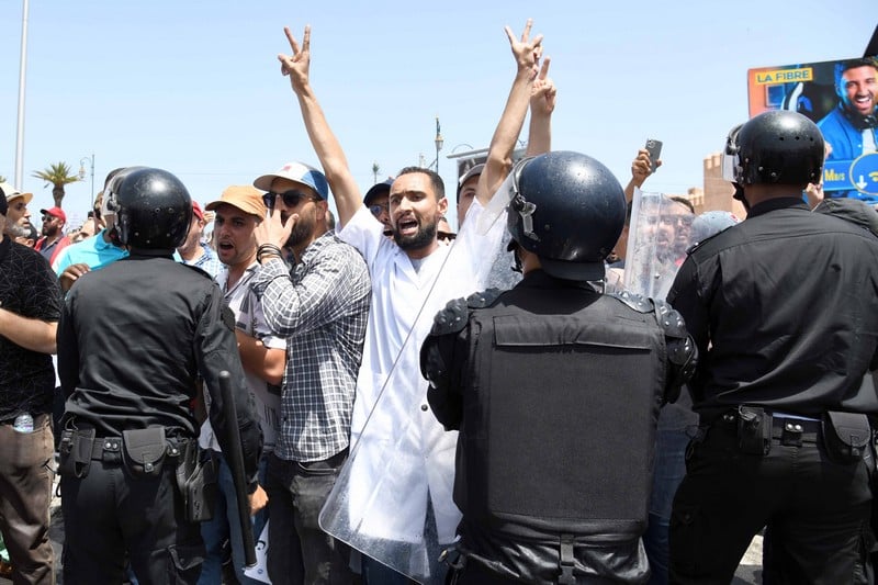 احتقان في قطاع الصحة.. النقابات تحذر أخنوش من تفجر الأوضاع!