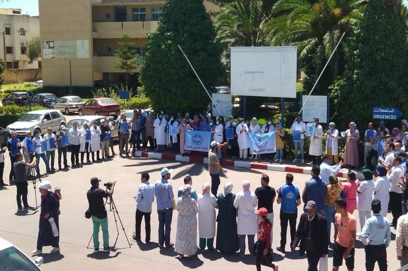 غضب في مستشفى بني ملال والأطر الصحية تحتج ضد “الإهانة الغذائية” والتعويضات العالقة