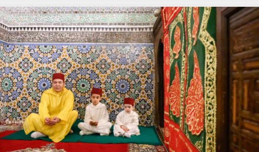 صاحب السمو الملكي الأمير مولاي رشيد يزور ضريح المولى إدريس الأزهر بمناسبة حفل ختان صاحبي السمو الأميرين مولاي أحمد ومولاي عبد السلام