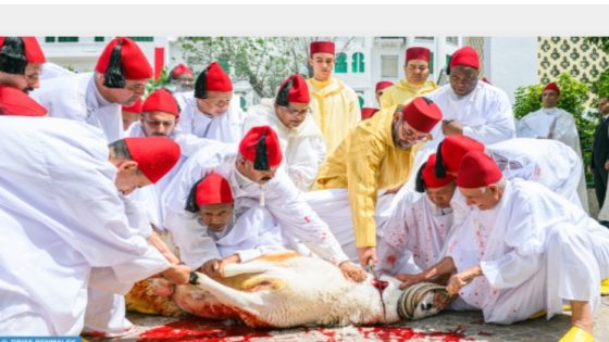 أمير المؤمنين يؤدي صلاة عيد الأضحى المبارك بمسجد الحسن الثاني بتطوان ويتقبل التهاني بهذه المناسبة السعيدة