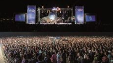 الفنانون يفتحون النار على مهرجانات اتصالات المغرب ويطالبون بتصحيح الخروقات