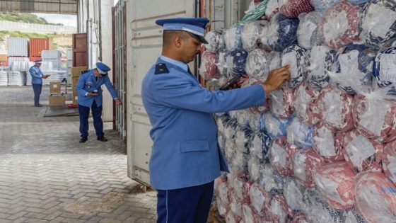 مداهمة جمركية بسوق “القريعة” تفتح جبهة الحرب على إمبراطورية الملابس المقلدة بالدار البيضاء