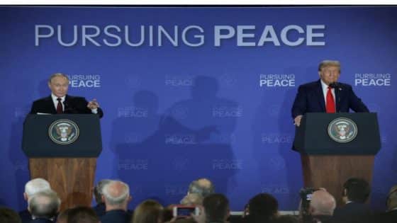 ترامب يقول إنه عقد اجتماعا “مثمرا جدا” مع بوتين