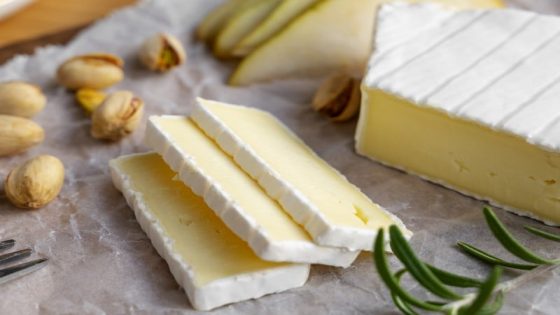 فضيحة غذائية جبن مغربي يحتوي على مواد مسرطنة بينما النسخة الفرنسية “نقية”!