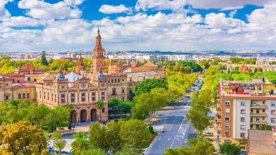 مكتب الصرف يفتح تحقيقاً في اقتناء نحو 6 آلاف عقار بإسبانيا ومخاوف التملص من قواعد العملة