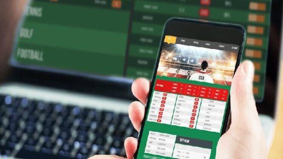 رهانات محرّمة وإعلانات مضللة تجري مؤثرين إلى القضاء