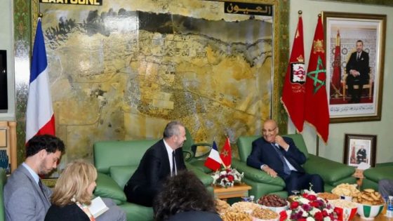 فرنسا تجدد دعمها لمشاريع التنمية في الأقاليم الجنوبية خلال زيارة السفير للعيون