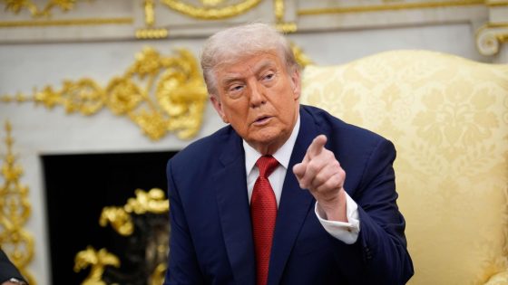 ترامب يلمح إلى تمديد المهلة أمام إيران لفتح مضيق هرمز