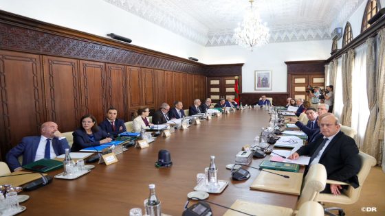 مجلس الحكومة يصادق على مشروع مرسوم يهدف إلى الرجوع إلى الساعة القانونية المحددة في التوقيت الزمني المتوسط لخط غرينيتش
